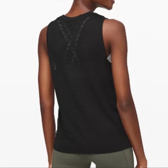 Lululemon Breeze by muscle tank II - size 6 excellent condition - Picture 2 of 5